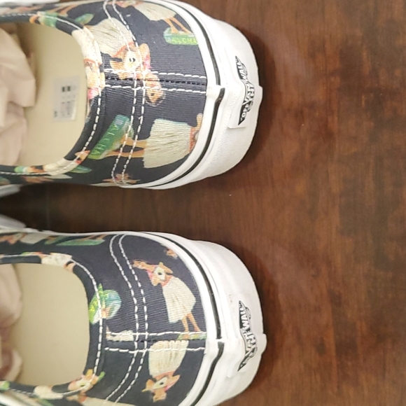 VANS - Picture 3 of 4